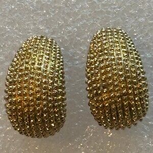 🌟 E. Pearl Vintage Goldtone J-Hoop Earrings – Signed & Textured | Classic Glam ✨